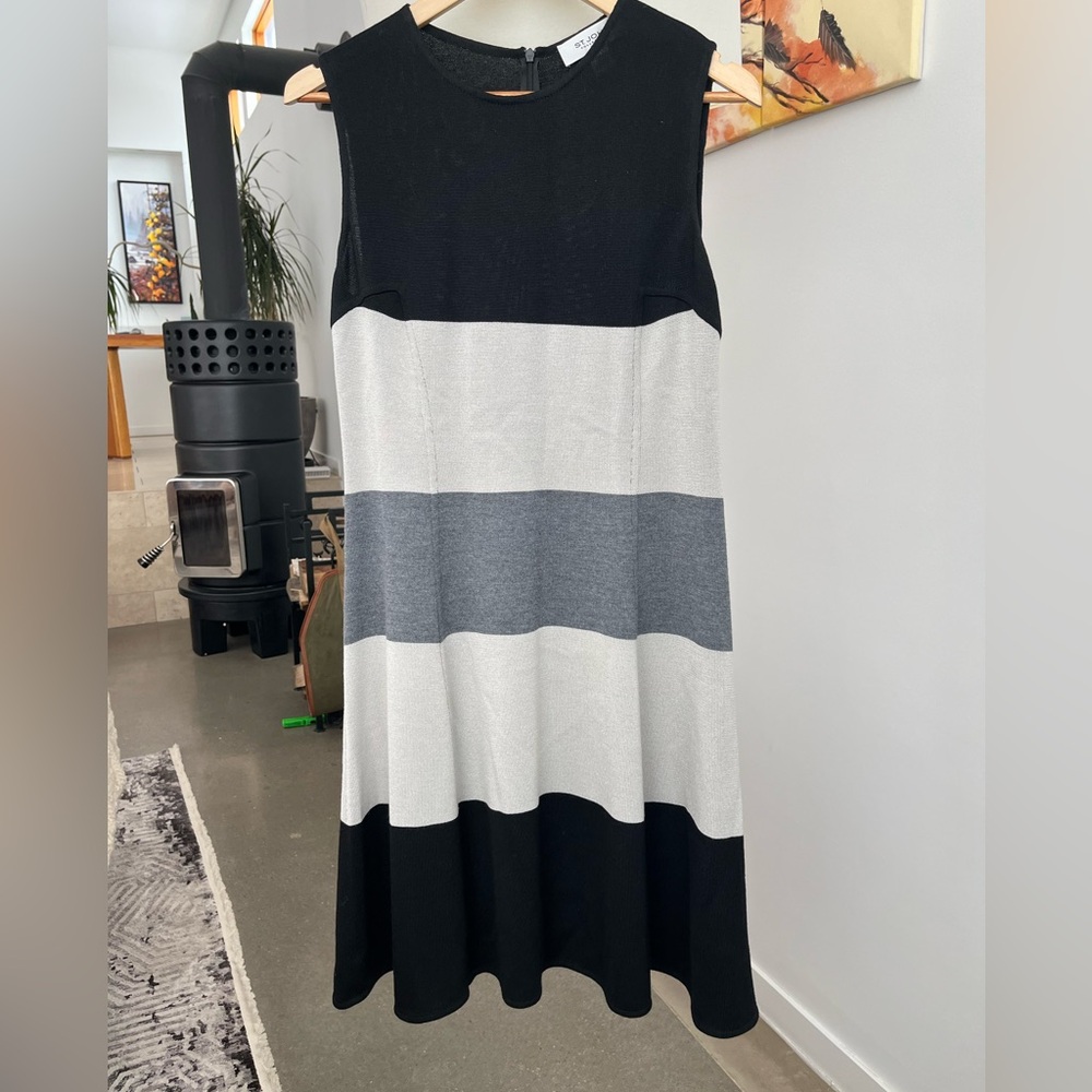 St.John Collection Wool Sleeveless Colourblock Dress